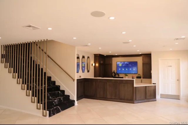 20617 Lori Drive 1166, Bayside, NY 11360