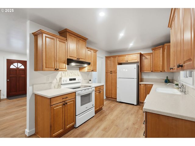 3299 DURLAND Dr, Hood River, OR 97031