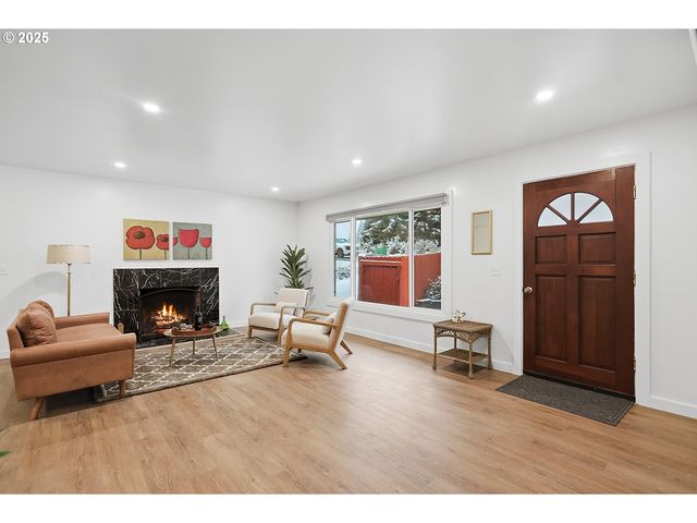 3299 DURLAND Dr, Hood River, OR 97031