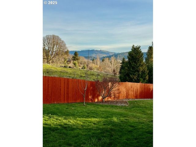 3299 DURLAND Dr, Hood River, OR 97031