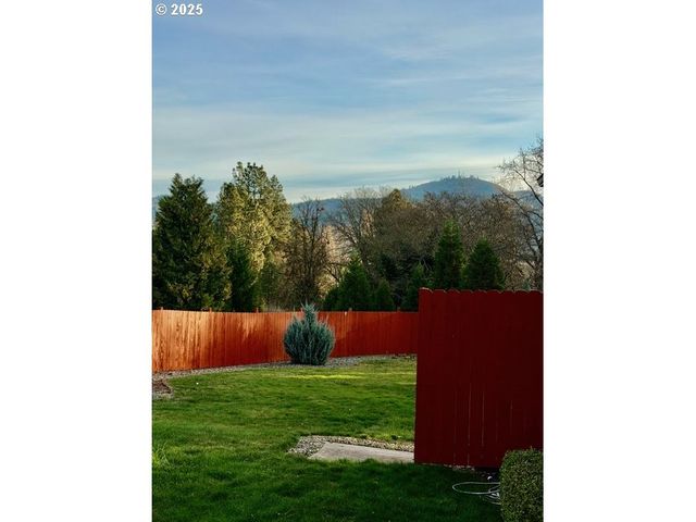 3299 DURLAND Dr, Hood River, OR 97031