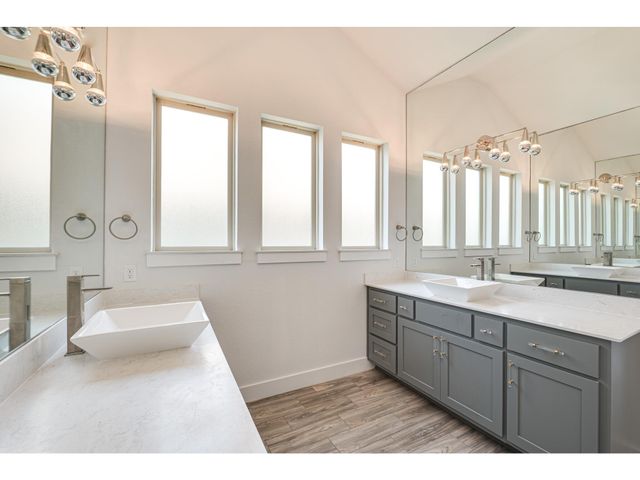 523 Baldovino SKWY, Lakeway, TX 78738