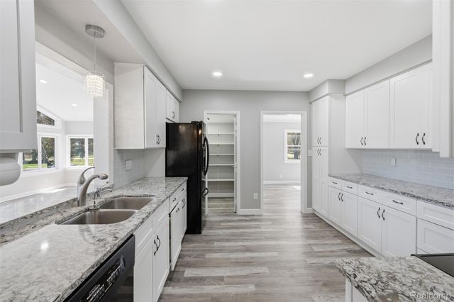 8636 Tindall Road, Springfield Charter Township, MI 48350