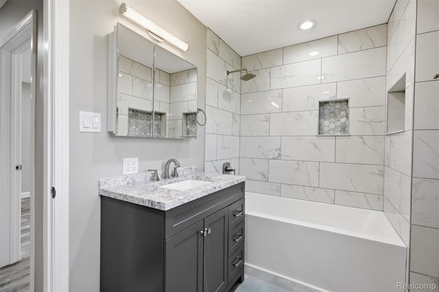 8636 Tindall Road, Springfield Charter Township, MI 48350