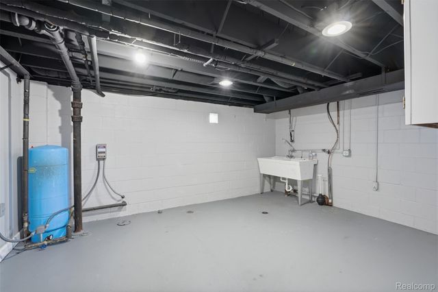 8636 Tindall Road, Springfield Charter Township, MI 48350