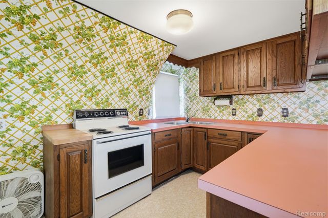 8636 Tindall Road, Springfield Charter Township, MI 48350