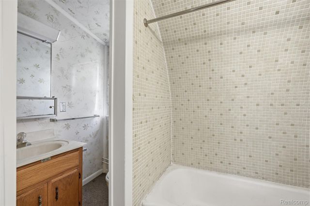 8636 Tindall Road, Springfield Charter Township, MI 48350