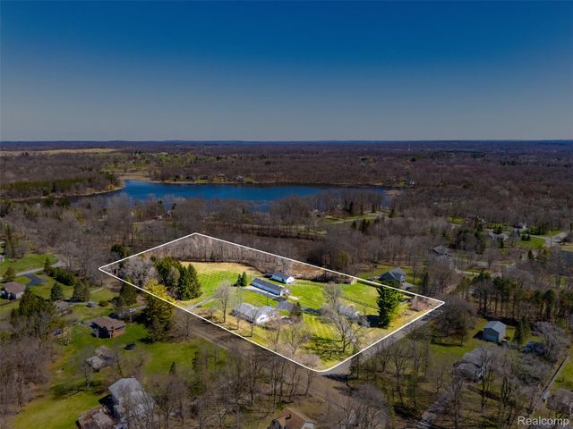 8636 Tindall Road, Springfield Charter Township, MI 48350