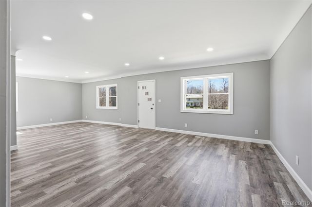 8636 Tindall Road, Springfield Charter Township, MI 48350