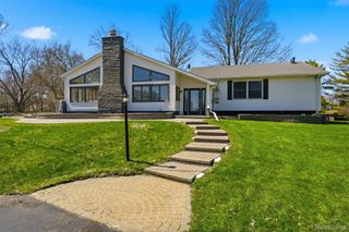 8636 Tindall Road, Springfield Charter Township, MI 48350
