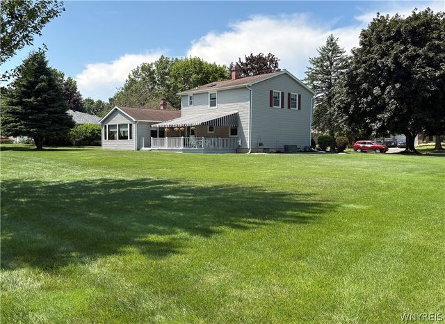 7 Birch Run, Orchard Park, NY 14127