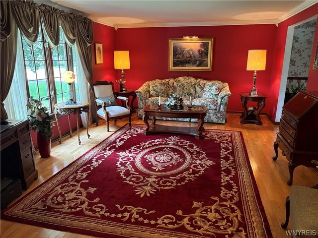 7 Birch Run, Orchard Park, NY 14127