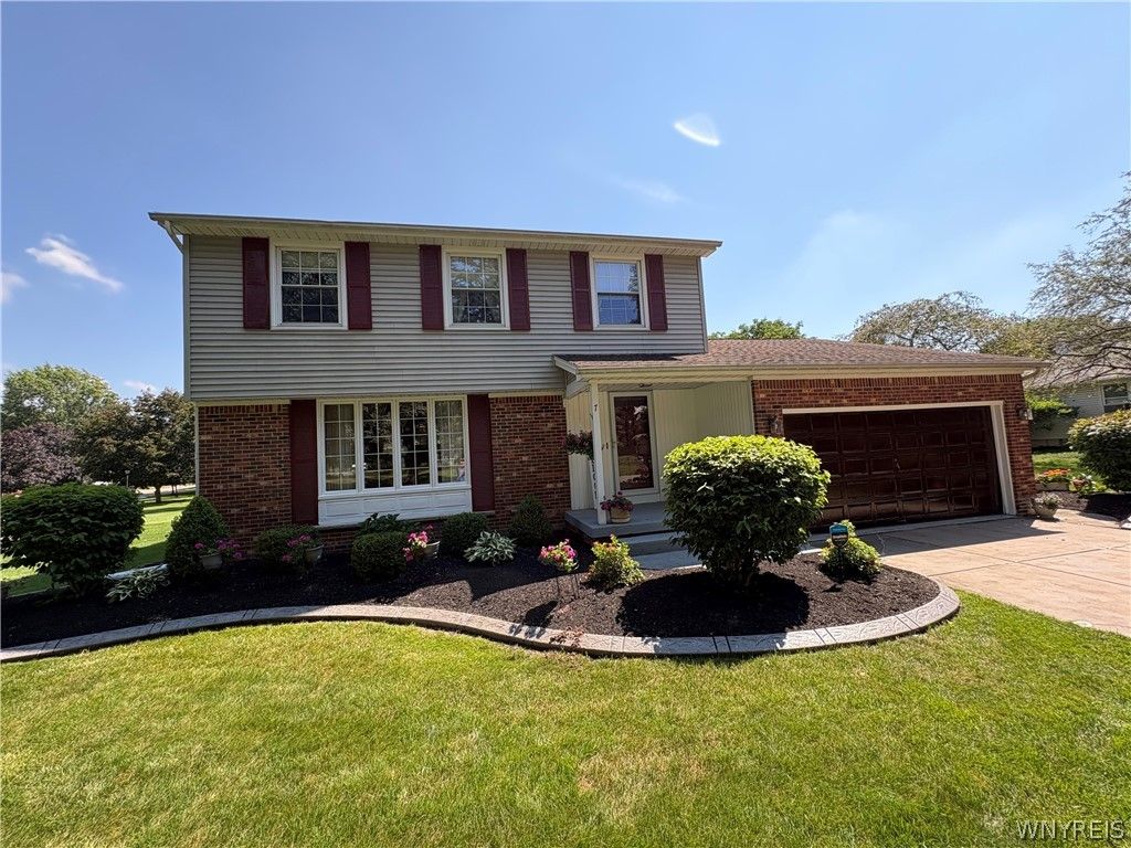 7 Birch Run, Orchard Park, NY 14127