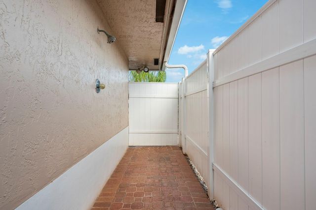 2865 NE 19th Street, Pompano Beach, FL 33062