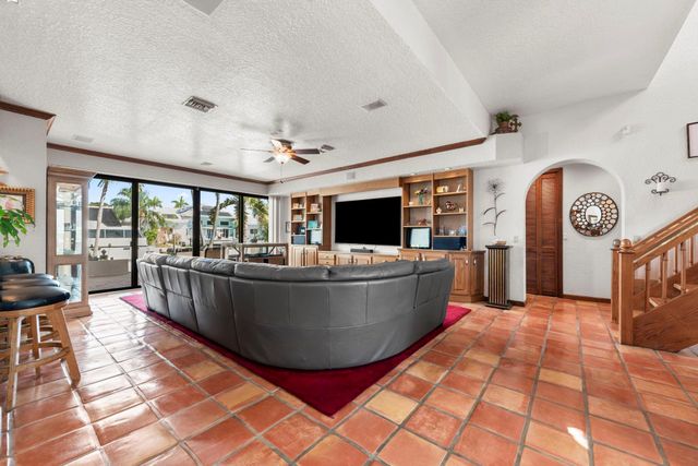 2865 NE 19th Street, Pompano Beach, FL 33062