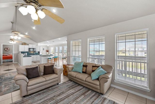 970 Gulfview Drive, Crystal Beach, TX 77650