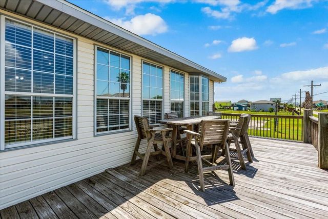 970 Gulfview Drive, Crystal Beach, TX 77650