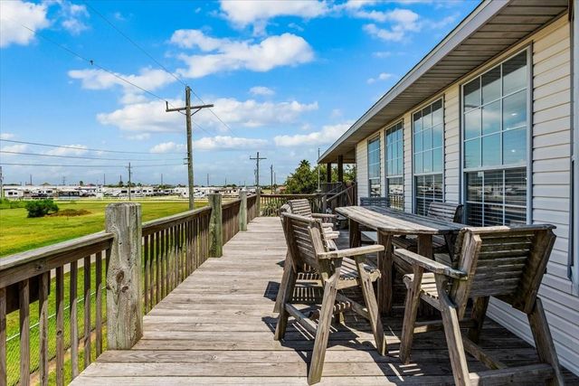 970 Gulfview Drive, Crystal Beach, TX 77650