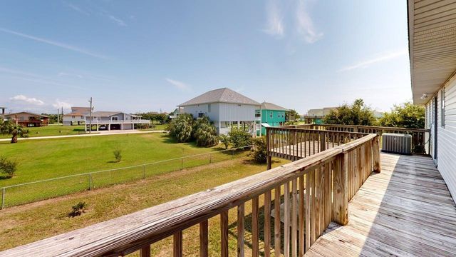 970 Gulfview Drive, Crystal Beach, TX 77650