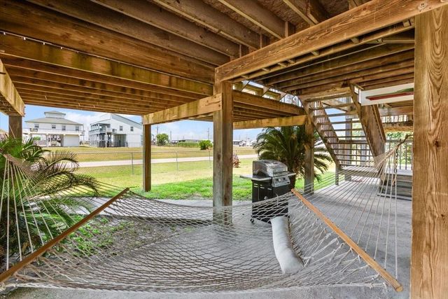 970 Gulfview Drive, Crystal Beach, TX 77650