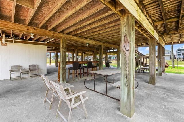 970 Gulfview Drive, Crystal Beach, TX 77650