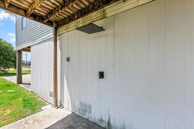 970 Gulfview Drive, Crystal Beach, TX 77650