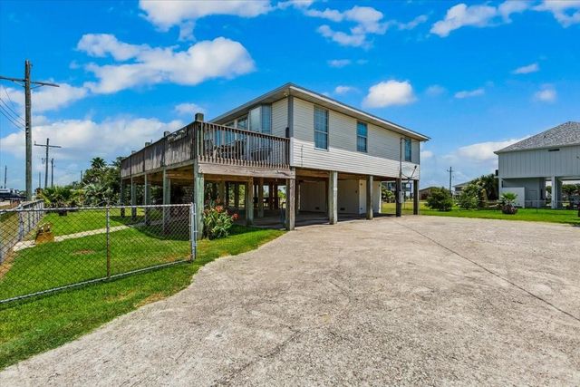 970 Gulfview Drive, Crystal Beach, TX 77650