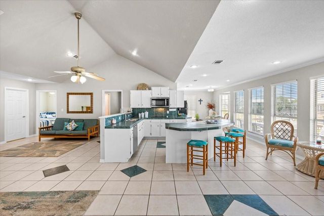970 Gulfview Drive, Crystal Beach, TX 77650