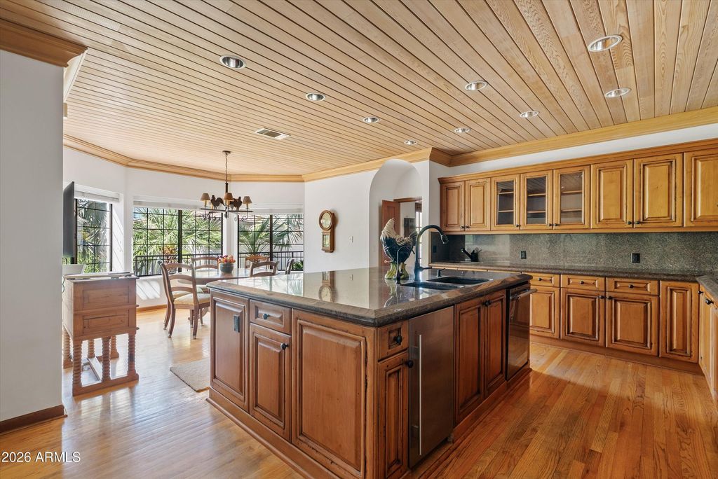 Image 13 of property listing at 4740 E MARSTON Drive, Paradise Valley, AZ 85253