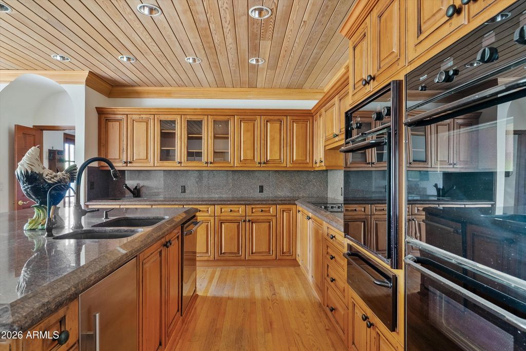 Image 14 of property listing at 4740 E MARSTON Drive, Paradise Valley, AZ 85253