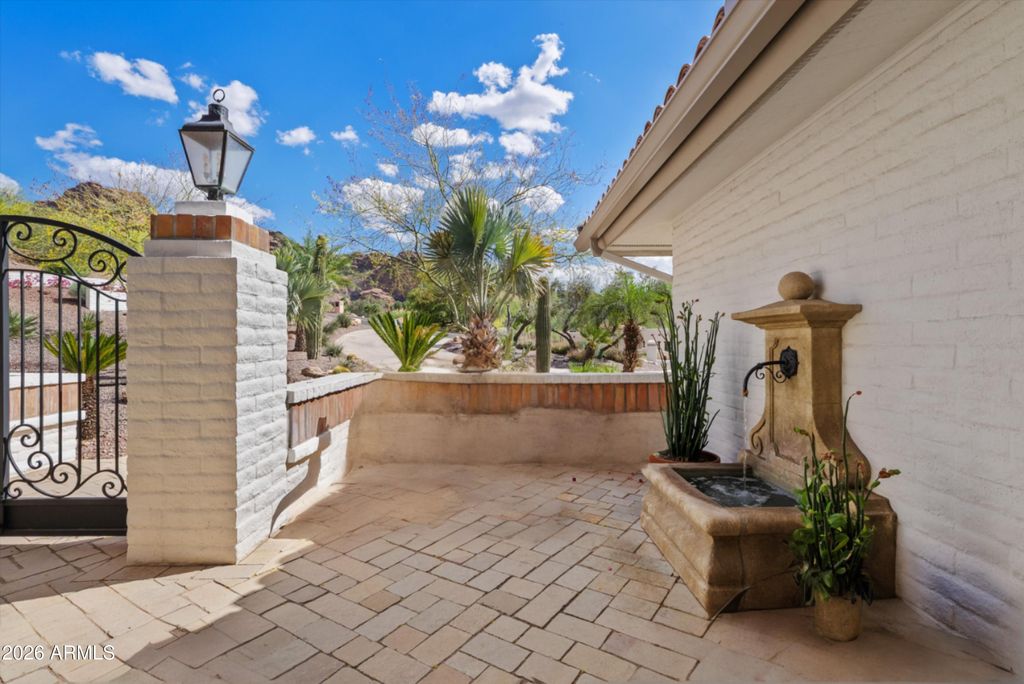 Image 18 of property listing at 4740 E MARSTON Drive, Paradise Valley, AZ 85253