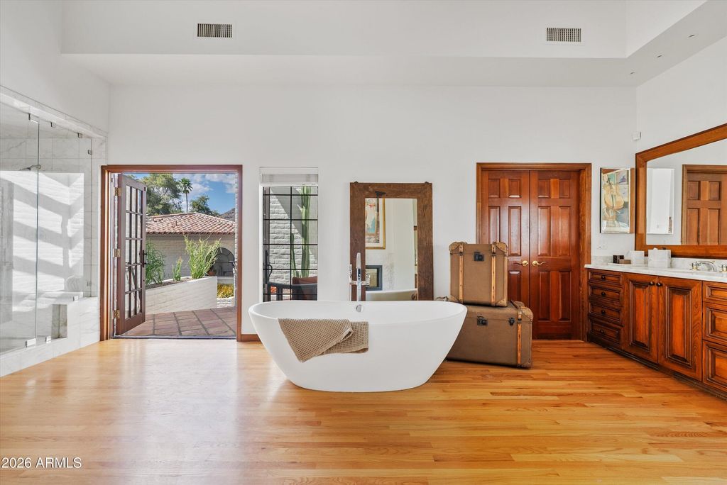 Image 20 of property listing at 4740 E MARSTON Drive, Paradise Valley, AZ 85253