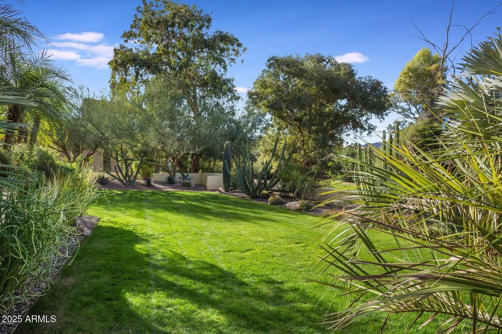 Image 25 of property listing at 4740 E MARSTON Drive, Paradise Valley, AZ 85253