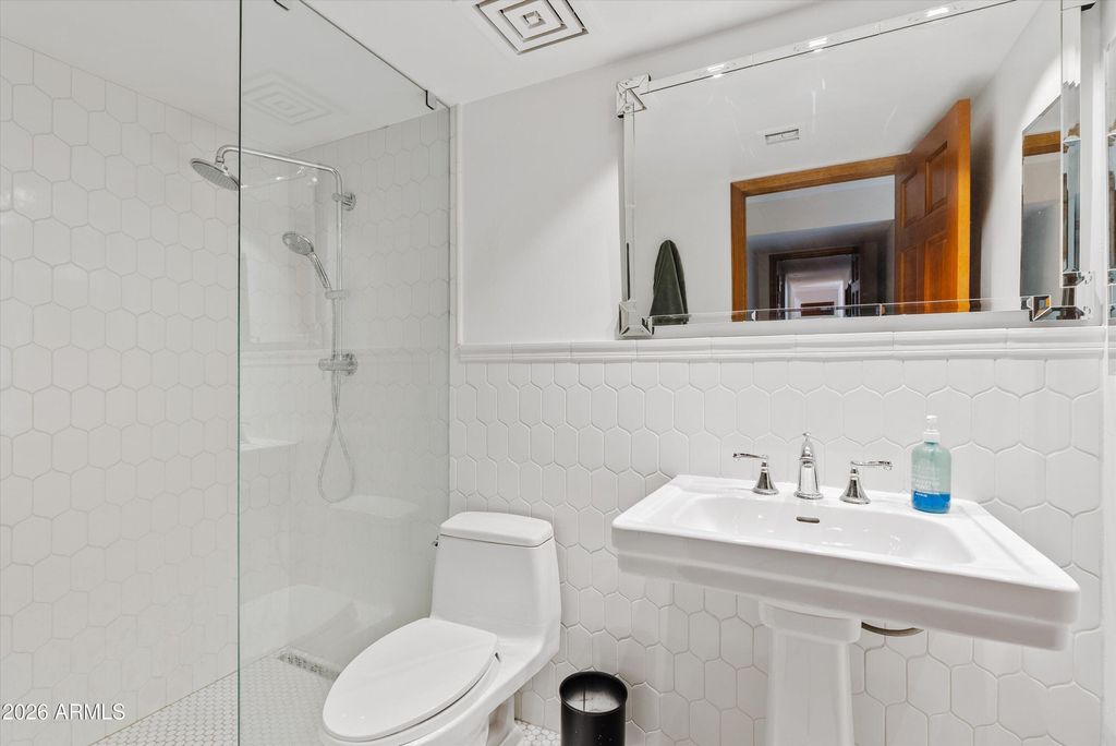 Image 27 of property listing at 4740 E MARSTON Drive, Paradise Valley, AZ 85253