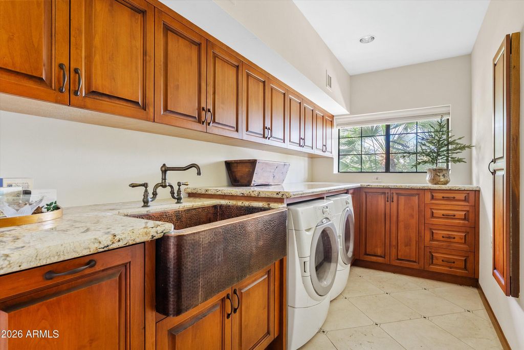 Image 28 of property listing at 4740 E MARSTON Drive, Paradise Valley, AZ 85253