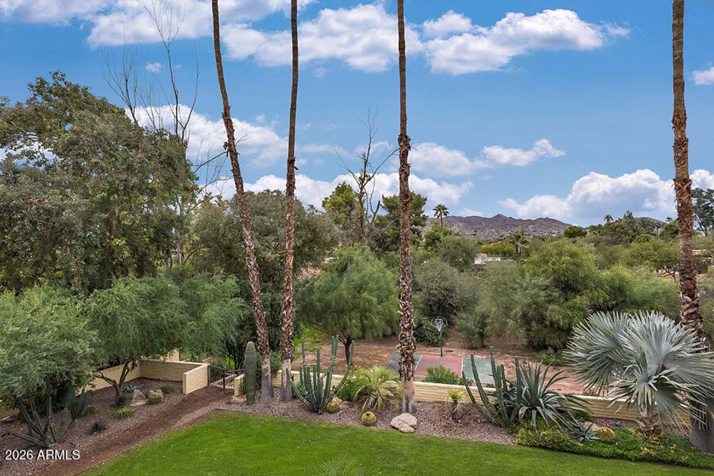 Image 37 of property listing at 4740 E MARSTON Drive, Paradise Valley, AZ 85253