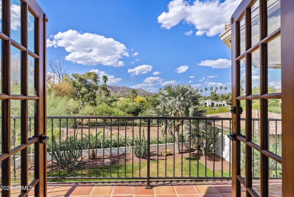 Image 39 of property listing at 4740 E MARSTON Drive, Paradise Valley, AZ 85253
