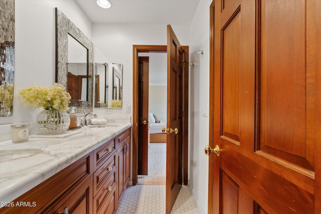 Image 42 of property listing at 4740 E MARSTON Drive, Paradise Valley, AZ 85253