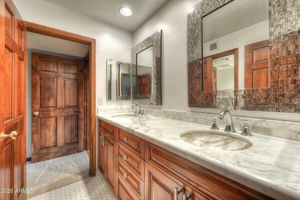 Image 43 of property listing at 4740 E MARSTON Drive, Paradise Valley, AZ 85253