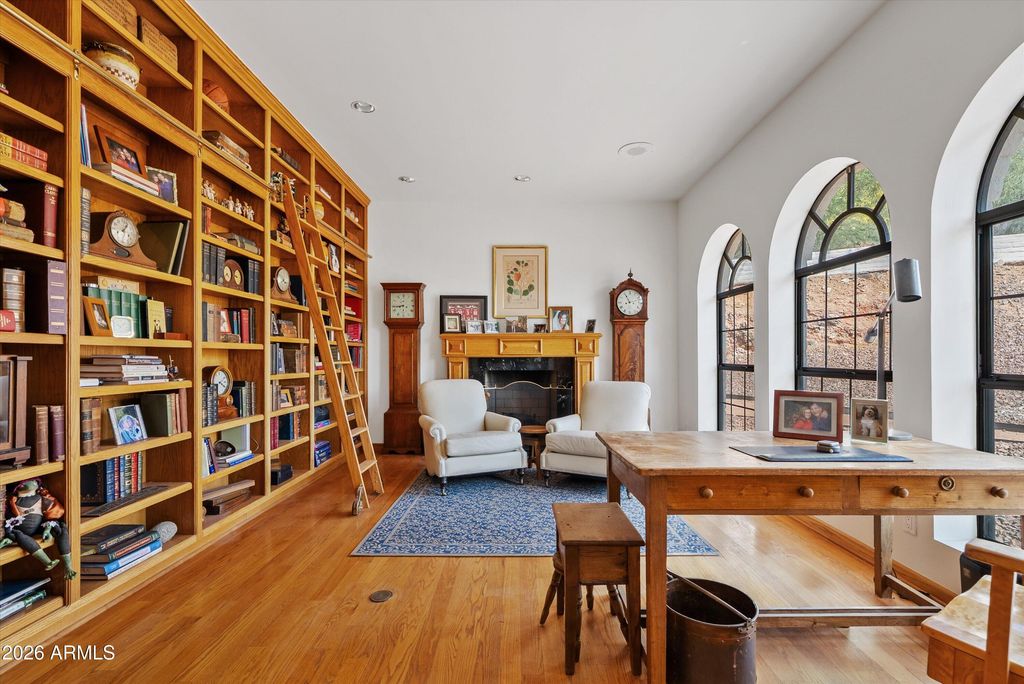 Image 7 of property listing at 4740 E MARSTON Drive, Paradise Valley, AZ 85253