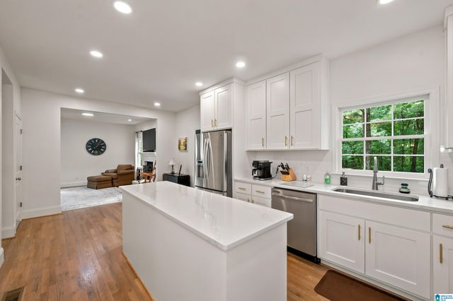 1700 WHITE OAK PLACE, Hoover, AL 35244