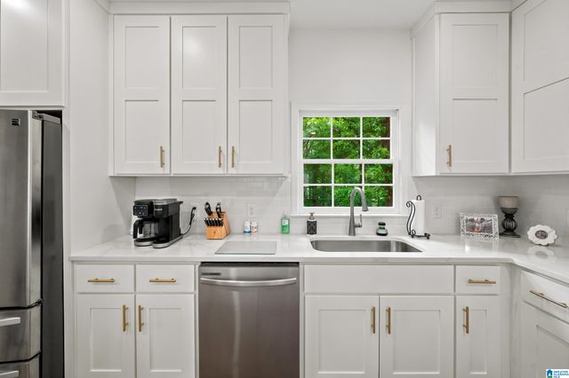 1700 WHITE OAK PLACE, Hoover, AL 35244