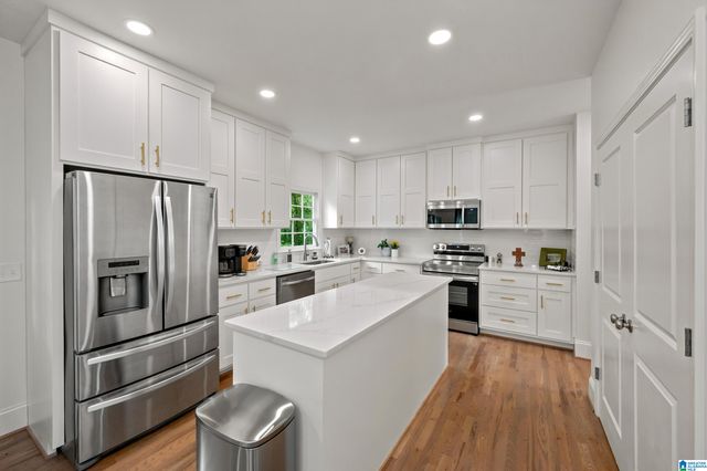 1700 WHITE OAK PLACE, Hoover, AL 35244