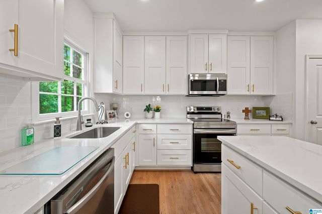 1700 WHITE OAK PLACE, Hoover, AL 35244