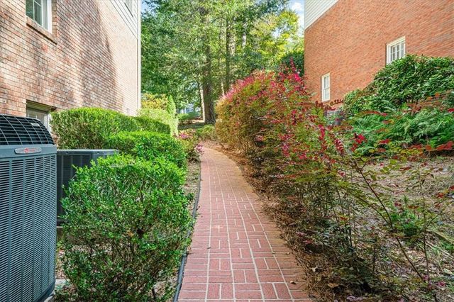 1153 Byrnwyck Way NE, Brookhaven, GA 30319