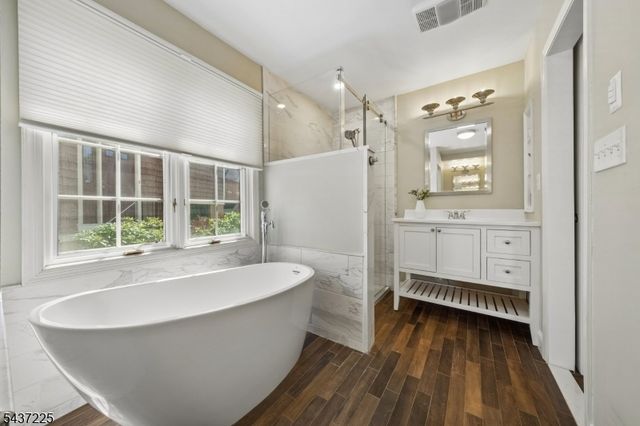 38 Shearwater Ln, Wayne Twp., NJ 07470