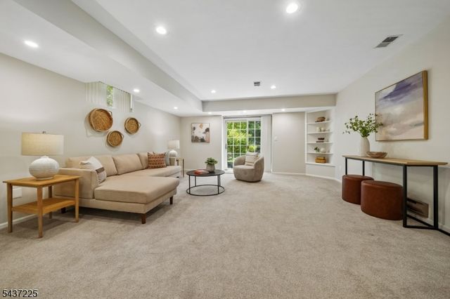 38 Shearwater Ln, Wayne Twp., NJ 07470