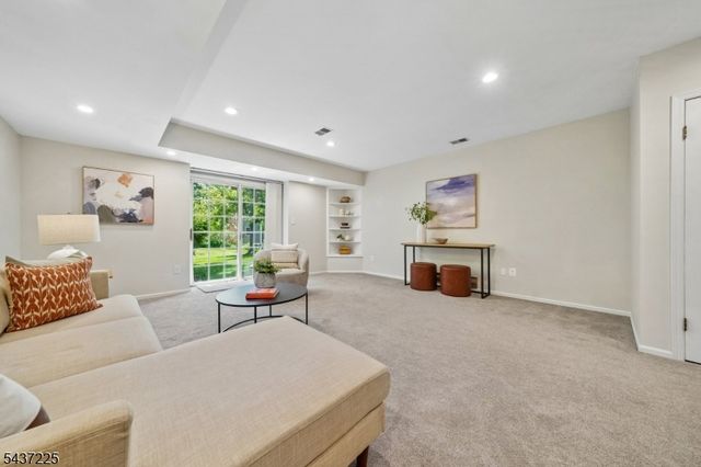 38 Shearwater Ln, Wayne Twp., NJ 07470