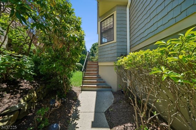 38 Shearwater Ln, Wayne Twp., NJ 07470