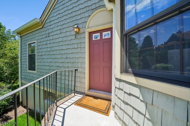 38 Shearwater Ln, Wayne Twp., NJ 07470